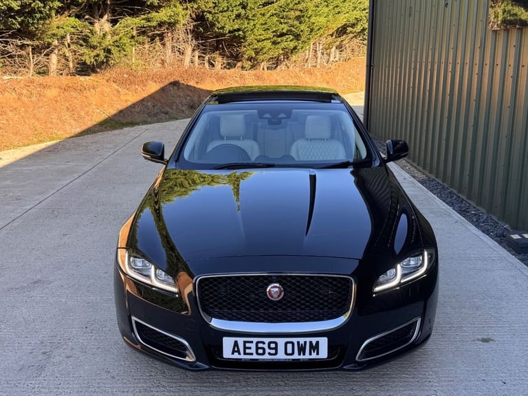 2019 Jaguar XJ 3.0d V6 XJ50 Saloon 4dr Diesel Auto Euro 6 (s/s) (300 ps) Saloon Diesel Automatic