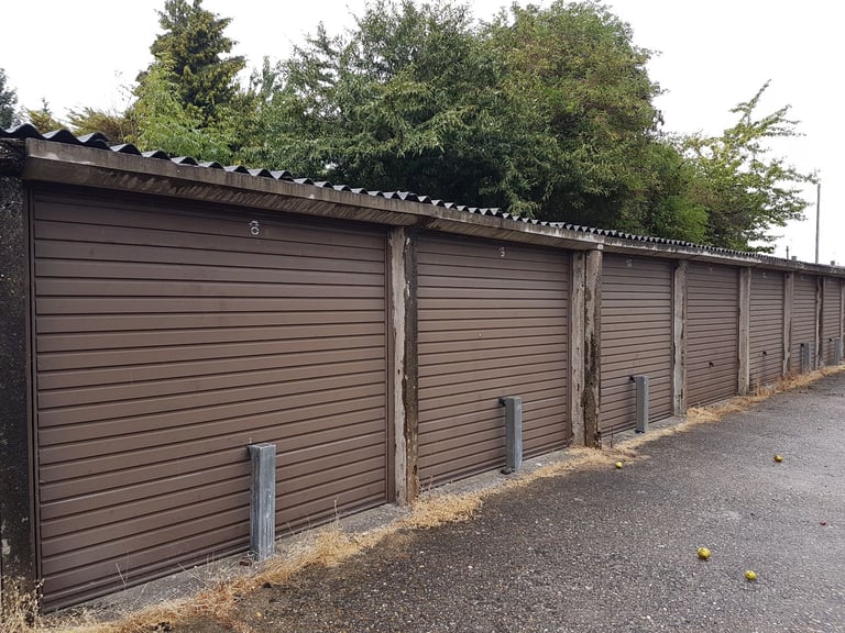Garage/Parking/Storage to rent: Camp Drive, Houghton Regis LU5 5HE - GATED SITE/NEW DOOR