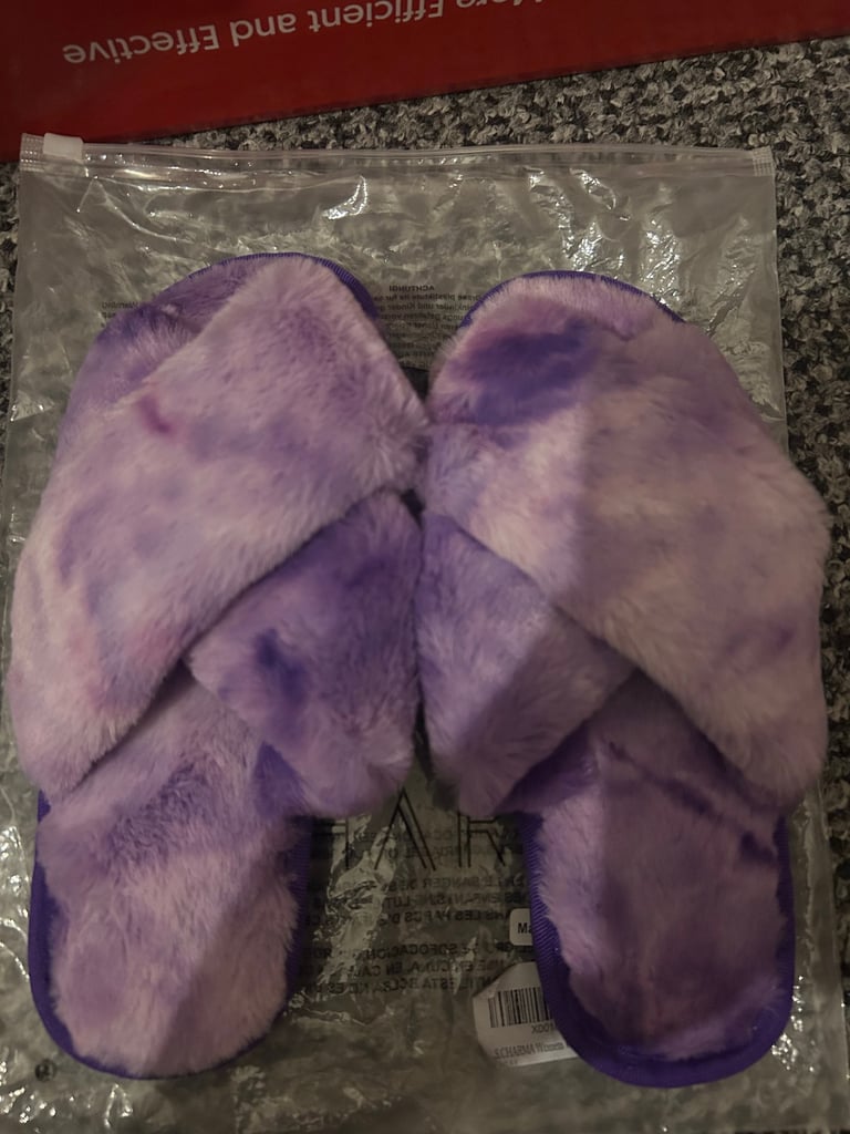 image for Womens Fluffy Slippers（ size36-37）