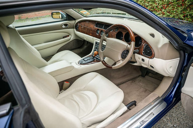 2002 Jaguar XKR COUPÉ 4.0 2dr Auto COUPE PETROL Automatic