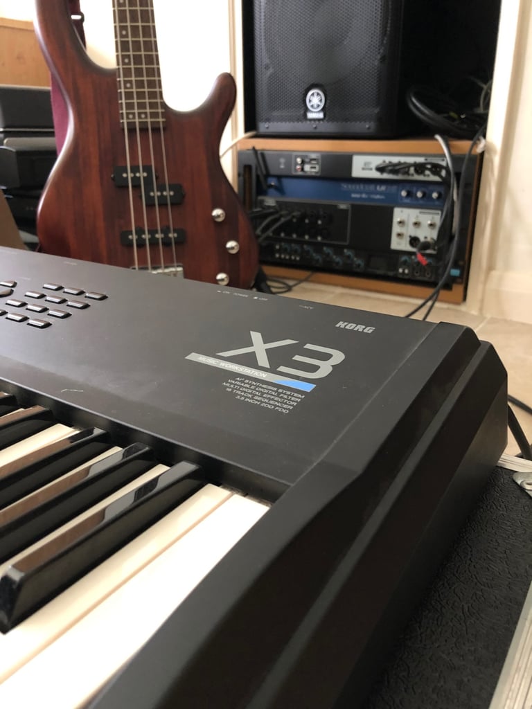 KORG X3 Vintage 90s Synth Workstation 61 Note + Flight Case + Manual + Discs READ DESCRIPTION 
