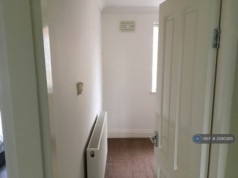 2 bedroom flat in Four Pounds Avenue, Coventry, CV5 (2 bed) (#2590385)