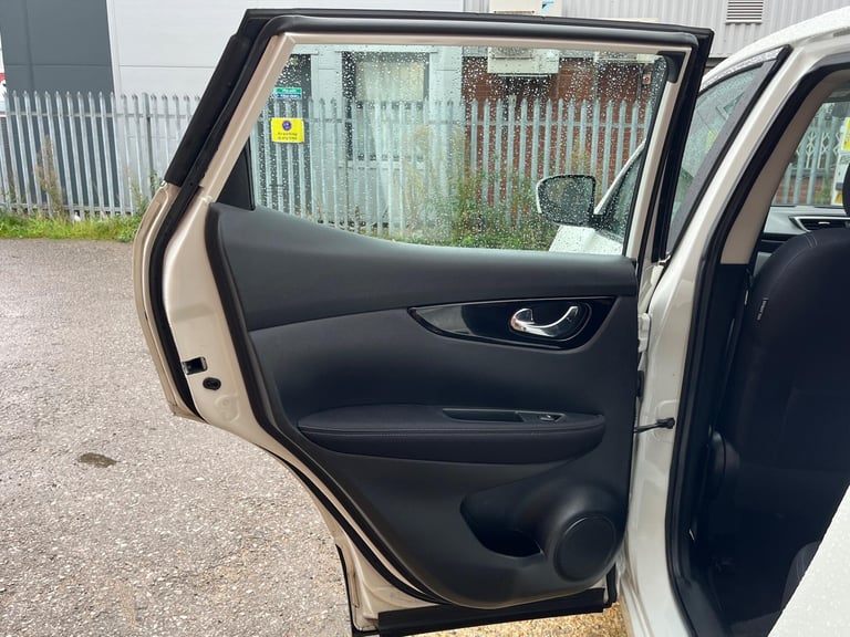 2017 Nissan Qashqai 1.2 DIG-T Acenta XTRON Euro 6 (s/s) 5dr HATCHBACK Petrol Automatic