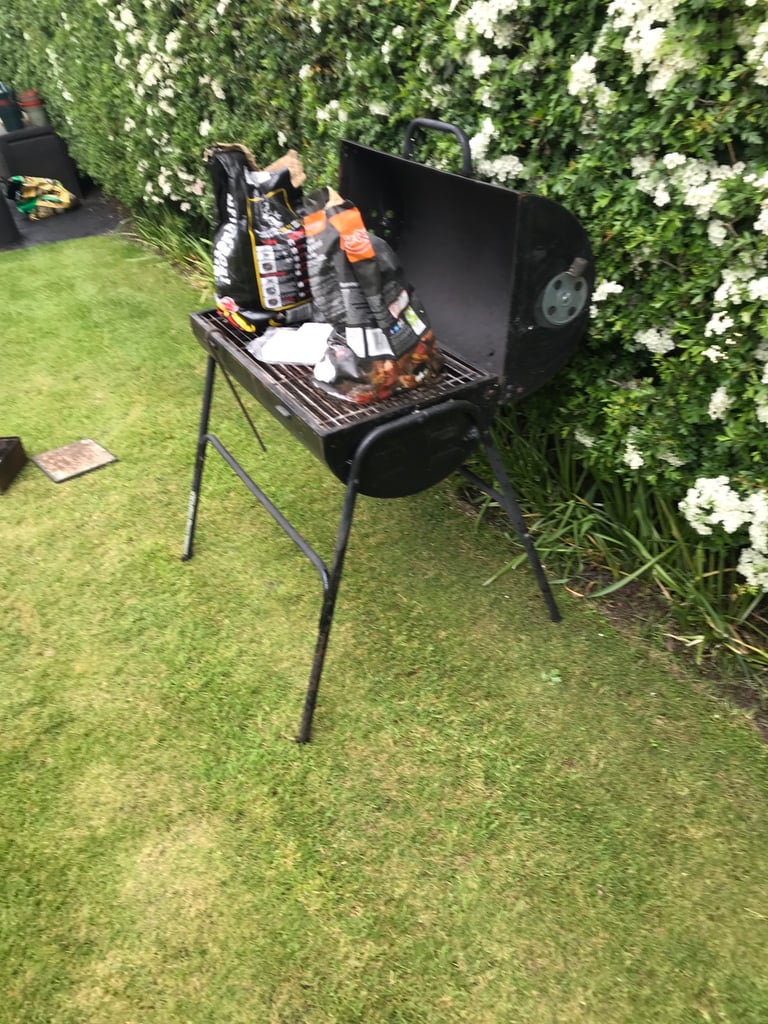 Charcoal BBQ free to uplift