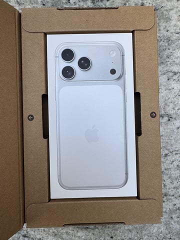 iPhone17 PRO MAX 256GB silver iPhone 17 pro max 256gb silver