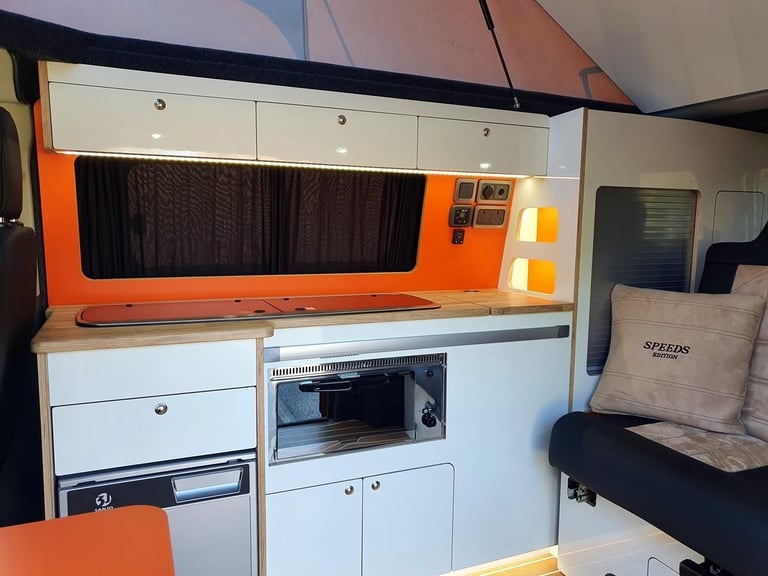 Ford Transit Custom Limited SPEEDS ADVENTURER EDITION Camper 170ps 4 Berth 