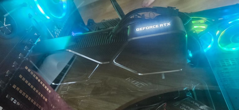 Gaming PC – Intel i5-10600, NVIDIA RTX 3080Ti, 16GB RAM, 1TB SSD, Liquid Cooling – Custom Build