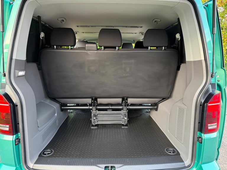 2020 VOLKSWAGEN TRANSPORTER T6.1 8 SEAT SHUTTLE SWB IN BAY LEAF GREEN - EURO