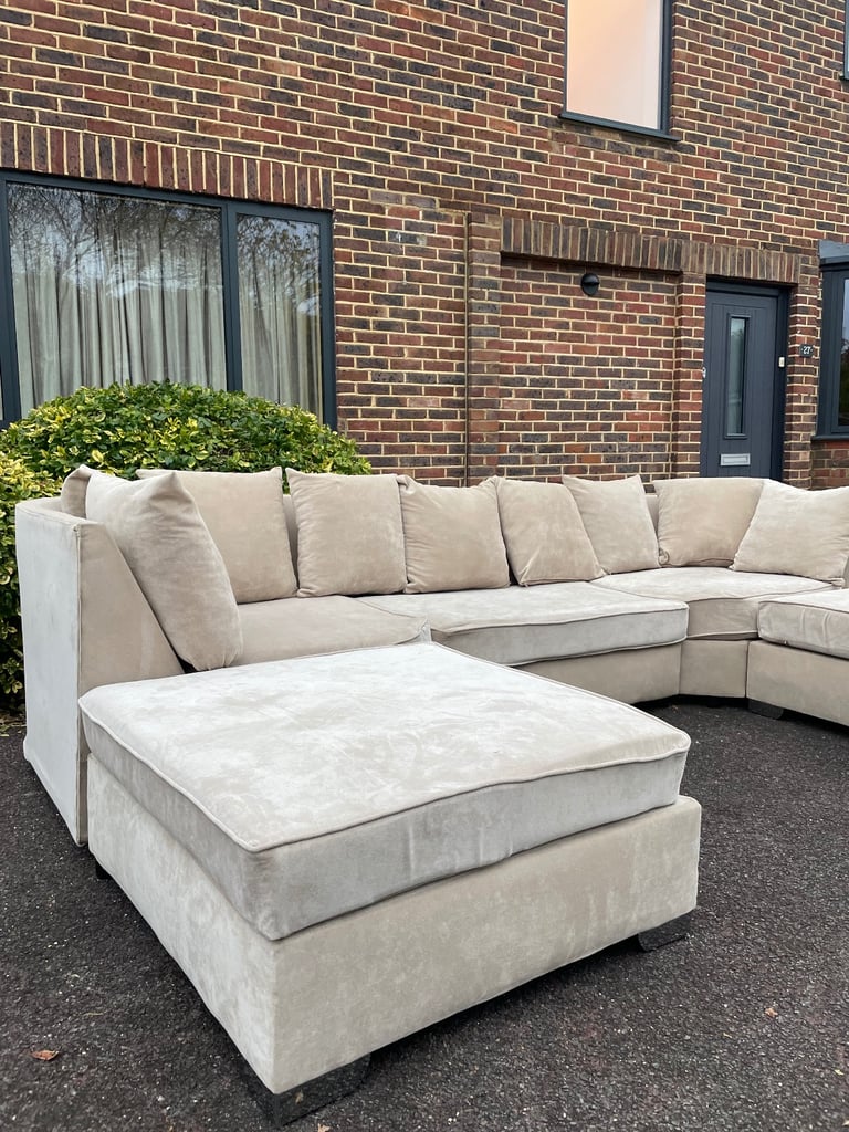 Large cream U shaped corner sofa - DELIVERY AVAILABLE!