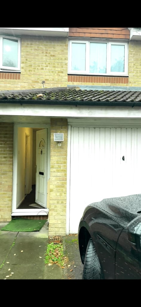 3 Bedroom House to Rent £2700 Parking/Garage/Garden