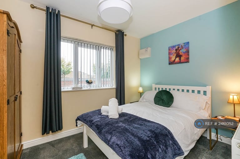 1 bedroom flat in Eccles Town Centre, Eccles, M30 (1 bed) (#2461052)
