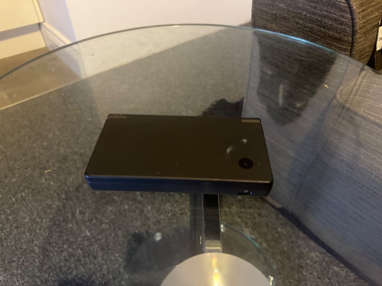 Great condition Nintendo DSI with 4 games, case and original stylus!