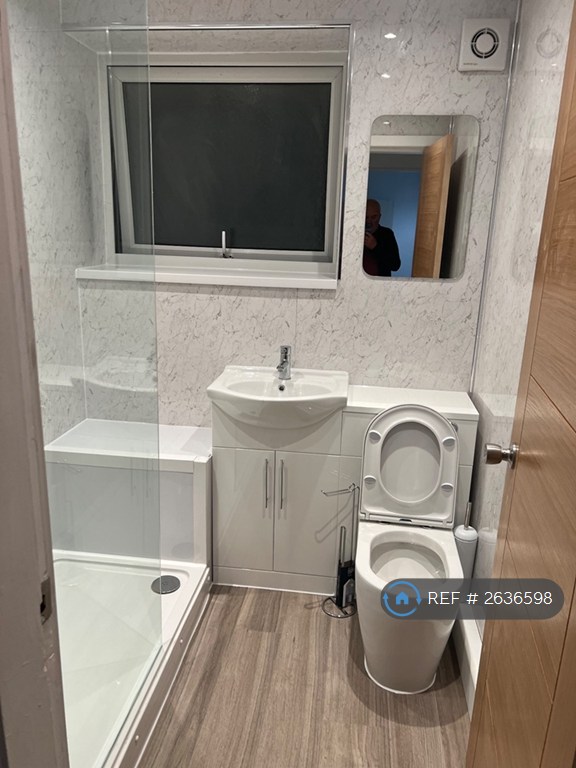 2 bedroom flat in Imogen Court, Salford, M5 (2 bed) (#2636598)