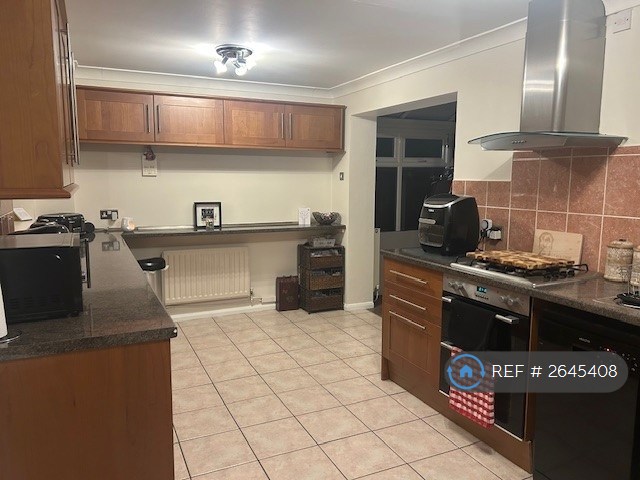 4 bedroom house in Aylesbury Drive, Langdon Hills, Basildon, SS16 (4 bed) (#2645408)