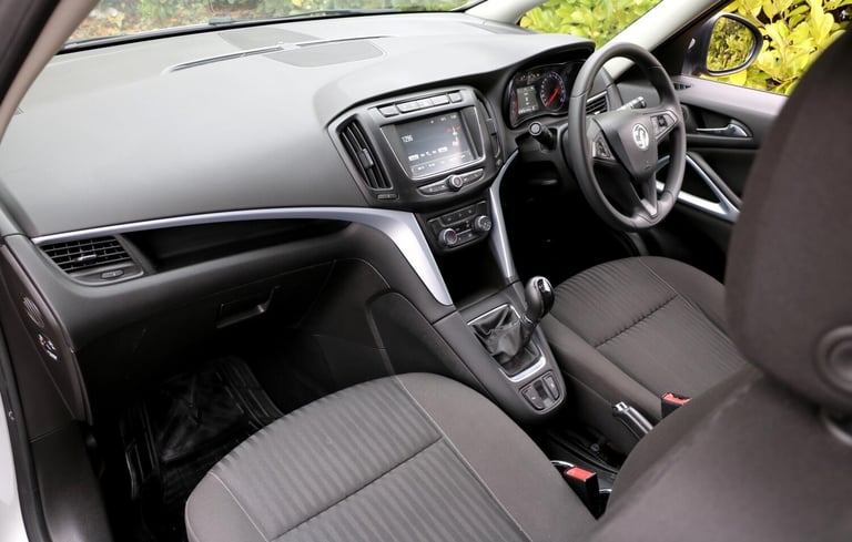 2017 Vauxhall Zafira Tourer 1.4i Turbo Design Euro 6 5dr MPV Petrol Manual