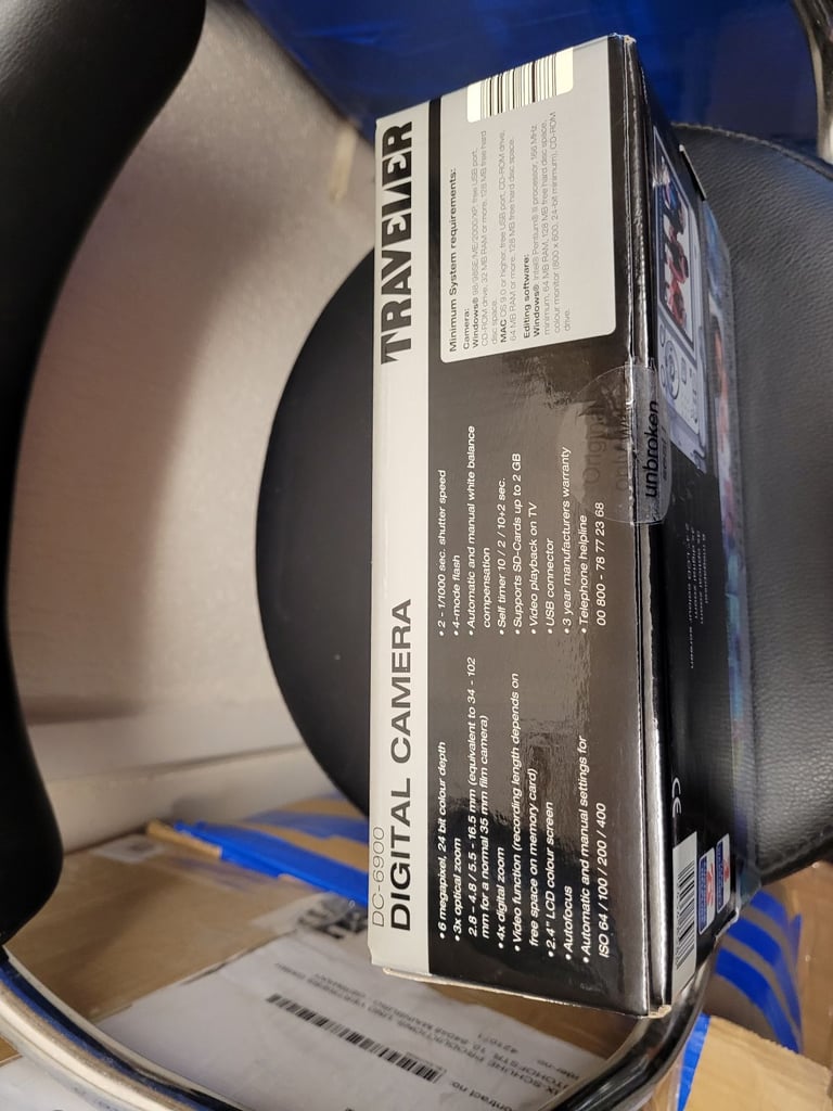 Traveler DC-6900 Digital Camera 