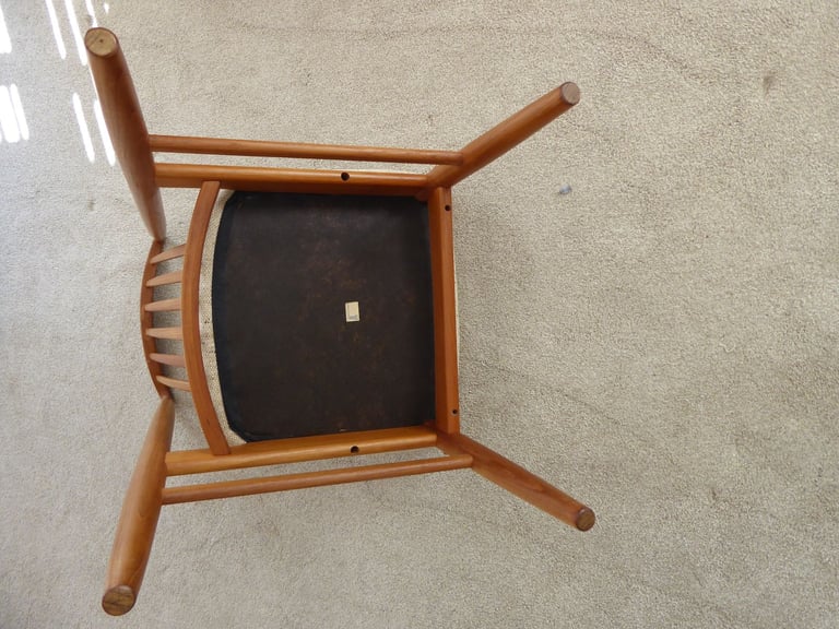 Benny Linden Dining Room Extendable Table / Six Matching Chairs
