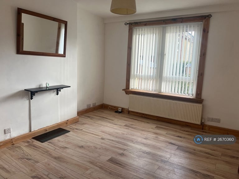 2 bedroom flat in Fulton Street, Glasgow, G13 (2 bed) (#2670360)