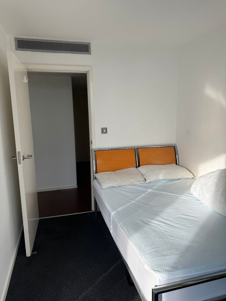 Modern Double Room in the Heart of Birmingham City Centre – All Bills Included!