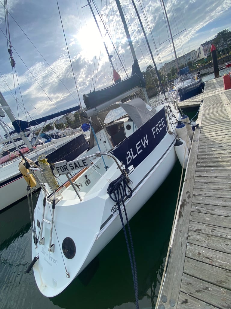 Free storage Hunter horizon 30 sailboat boat bilge keel yacht 
