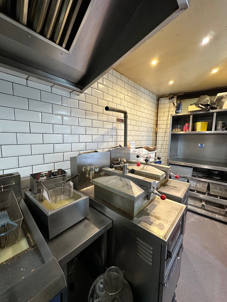 Exceptional & Prime Location Takeaway Lease for Sale Grays RM17 