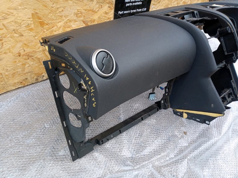 Dashboard nissan qashqai , seat leon 2015, renault megane, AUDI A3 , GOLF MK6 ...