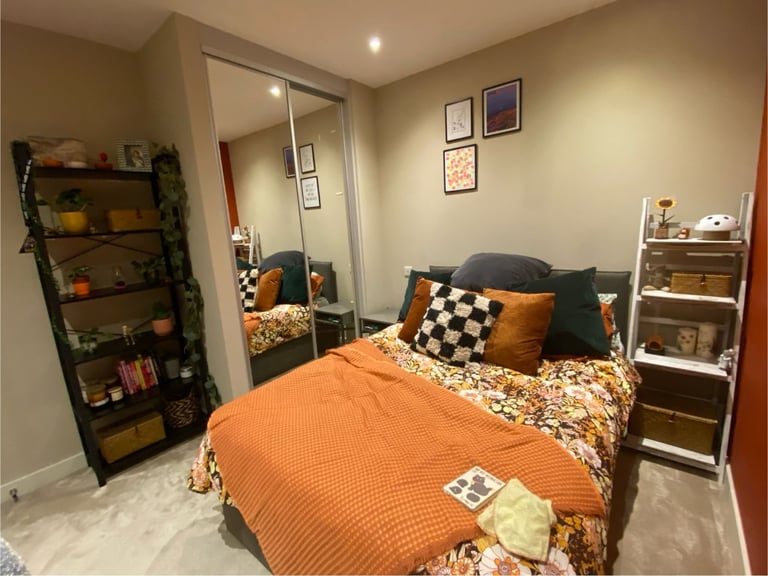 DMR Flat next to Hove station