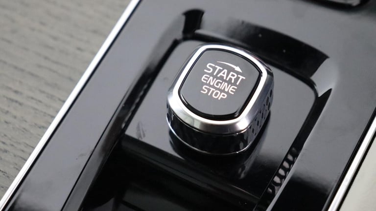 2025 Volvo XC90 T8 PHEV AWD Ultra, Dark, 7 Seats (Sunroof, Pilot Assist, Bowers &amp; Wilkins) ES...