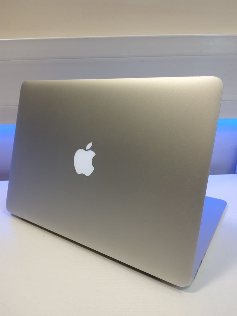 **APPLE MACBOOK AIR 13.3 INCH - 1.6GHZ I5 - 128GB SSD - 8GB RAM -MJVM2B/A 2015**