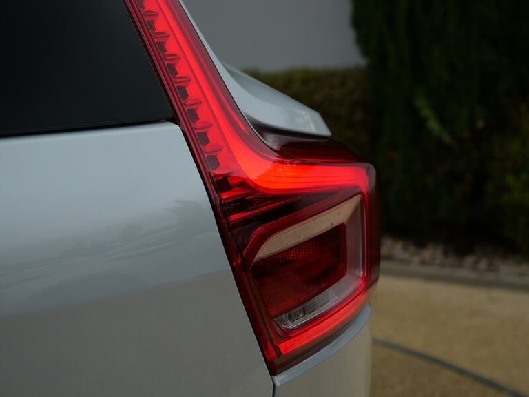 2020 Volvo XC40 2.0 B4P Inscription Pro 5dr Auto ESTATE PETROL Automatic