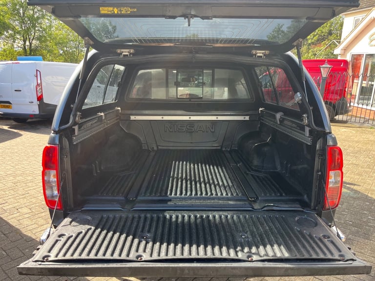 2015 Nissan Navara Double Cab Pick Up Tekna 2.5dCi 190 4WD Auto PICK UP Diesel Automatic