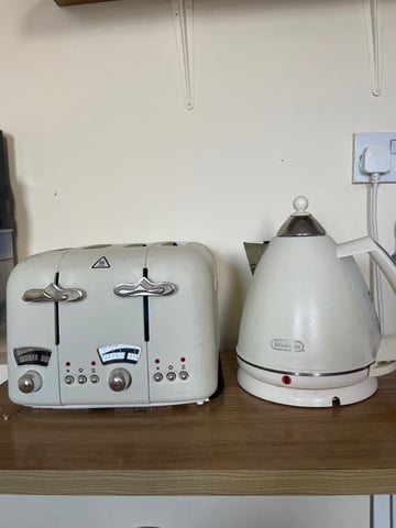 DeLonghi Kettle Toaster in Carluke, South Lanarkshire Gumtree