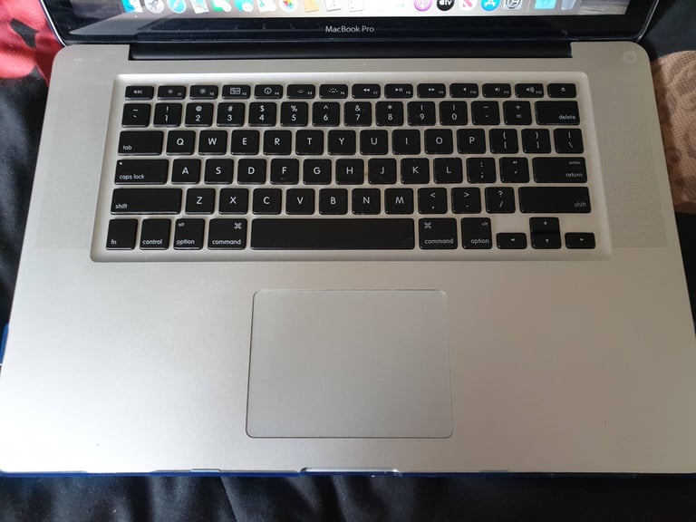 APPLE MACBOOK PRO A1286 15.4inch LAPTOP WITH CHARGER 2.53GHZ C2D, 8GB DDR3 128GB SSD RUNNING BIG SUR