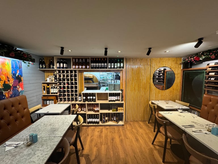 Restaurant/Luxury Bar Business For Sale - Prime Location - Modern Interior - Free Parking