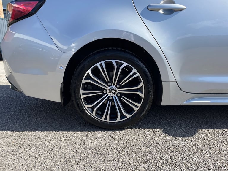 Toyota Corolla Touring Sports 2.0 Vvt H Design Touring Sports 5dr Petrol
