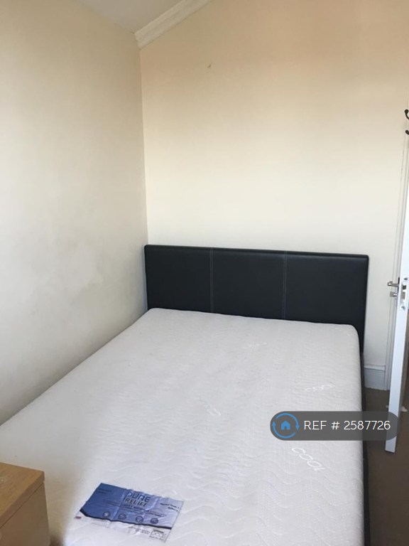 1 bedroom in Southampton Road, Northampton, NN4 (#2587726)