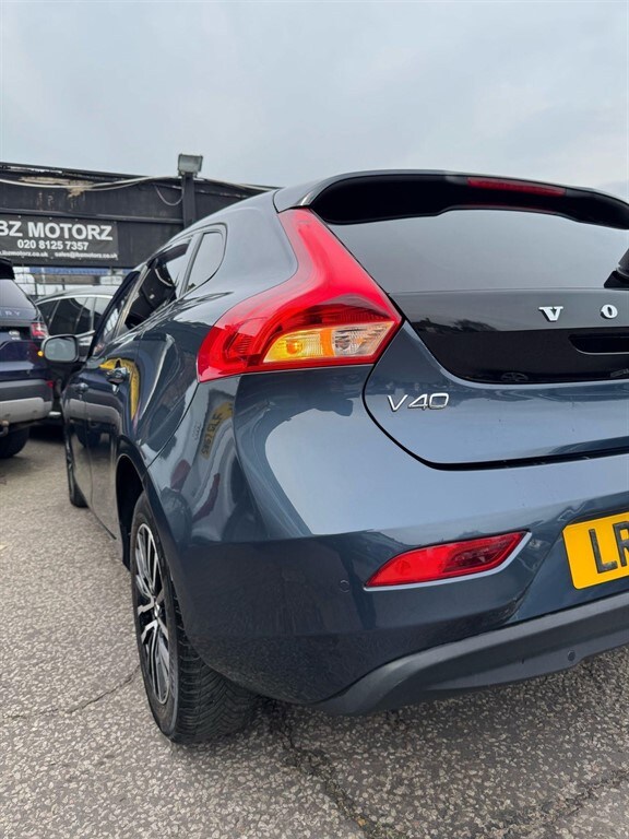 2018 Volvo V40 2.0 D2 Momentum Nav Plus Auto Euro 6 (s/s) 5dr Hatchback Diesel Automatic
