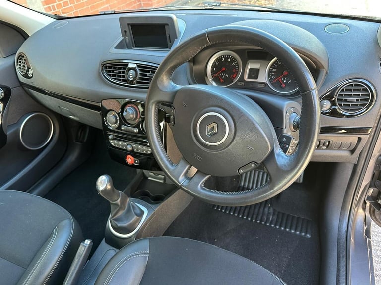 RENAULT CLIO 1.2 Dynamique TomTom Euro 5 5dr 2012