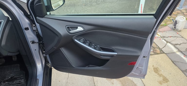 2013 Ford Focus 1.6 125 Titanium 5dr Powershift HATCHBACK Petrol Automatic