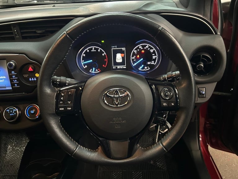 2018 Toyota Yaris 1.5 VVT-i Grey Bi-Tone Euro 6 5dr HATCHBACK Petrol Manual