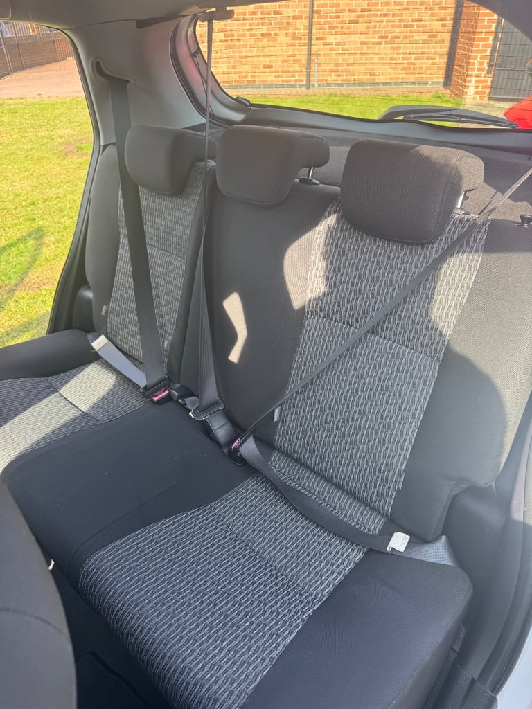 Toyota, YARIS, Hatchback, 2013, Manual, 1364 (cc), 5 doors