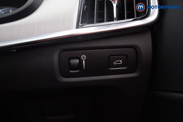 2019 Volvo S90 2.0 D4 Momentum 4dr Geartronic Saloon Diesel Automatic