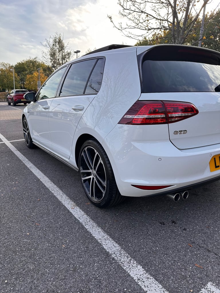 Volkswagen, GOLF, Hatchback, 2016, Semi-Auto, 1968 (cc), 5 doors