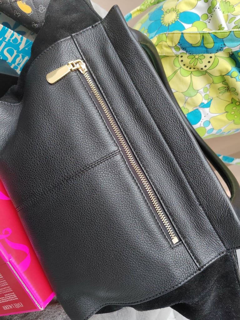 VINCE CAMUTO HANDBAG 