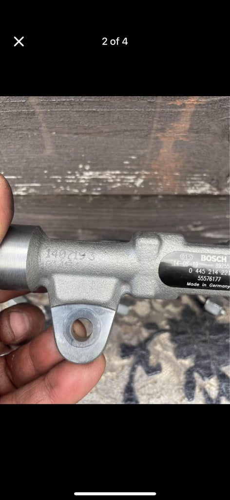 Fuel rail injectors 