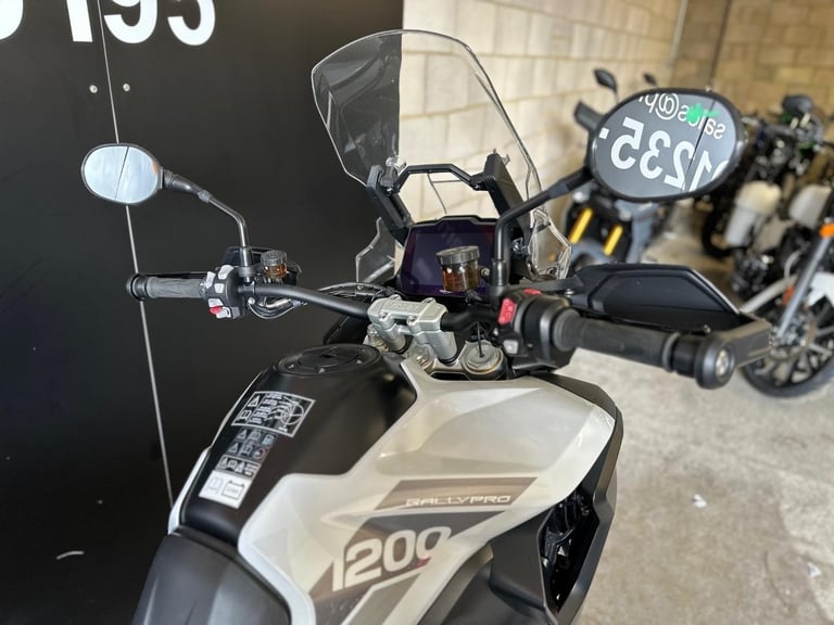 STUNNING ONE OWNER 2023/23 TRIUMPH TIGER 1200 RALLY PRO MOTORCYCLE 