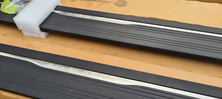 EVOQUE Jaguar Range Rover Door Sill Tread Plates - New & Boxed.