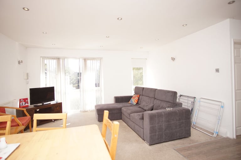 Impressive 2-bedroom first-floor flat available to rent in Stanmore, HA7