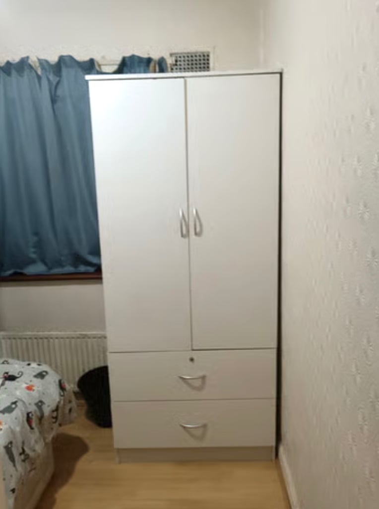 (Not a studio)Single room including bills Postcode IG2 6QS