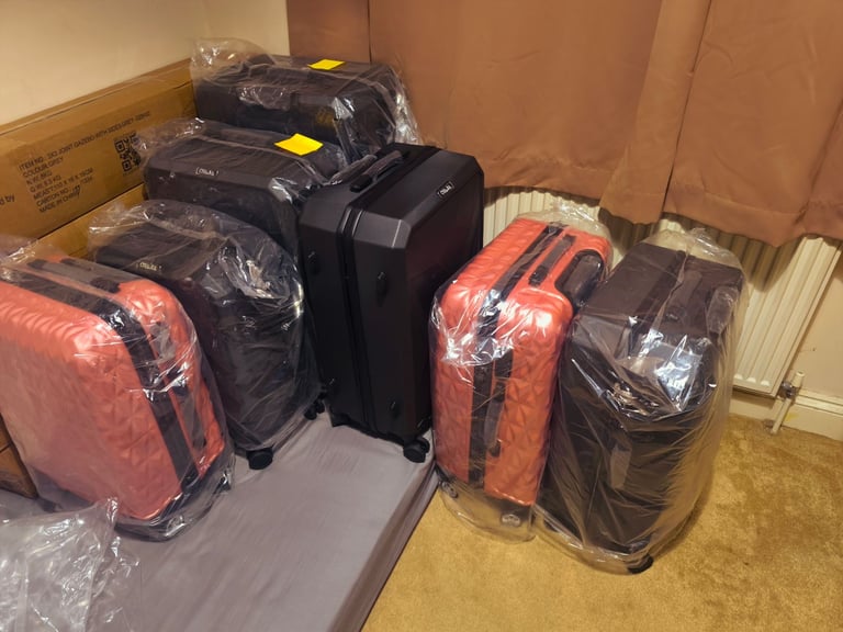 ‼️Clearance sale🥳 on medium and cabin suitcases